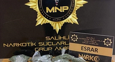 Manisa'da bir miktar esrar ele geçirildi, 2 şüpheli tutuklandı