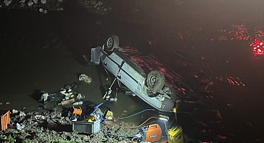 Manisa'da devrilen otomobildeki 1 kişi öldü, 1 kişi yaralandı