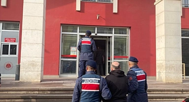 Manisa'da jandarma ekipleri, firari 9 hükümlüyü yakaladı