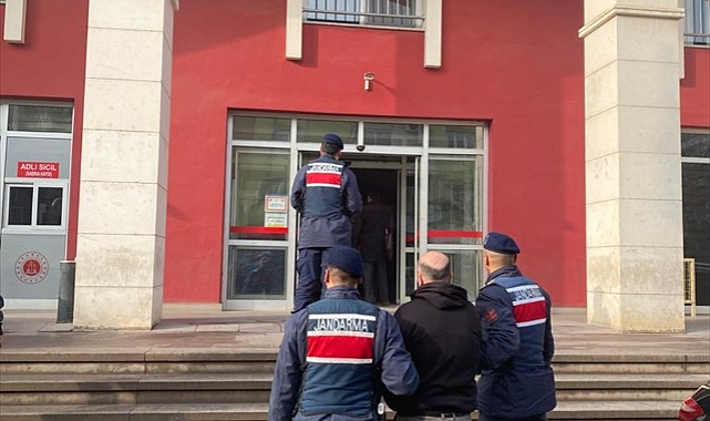 Manisa'da jandarma ekipleri, firari 9 hükümlüyü yakaladı