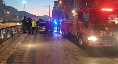 Manisa'da seyir halindeki otomobilde yangın çıktı