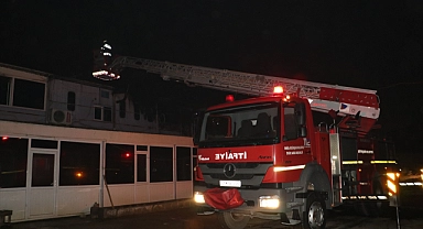 Manisa'da yediemin deposunda çıkan yangında 1 kişi yaralandı