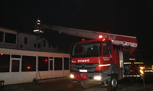 Manisa'da yediemin deposunda çıkan yangında 1 kişi yaralandı