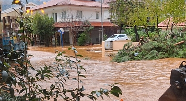 Muğla'da sağanak ve fırtına yaşamı olumsuz etkiliyor