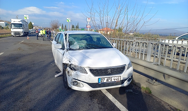 Salihli'de trafik kazası  3 kişi yaralandı