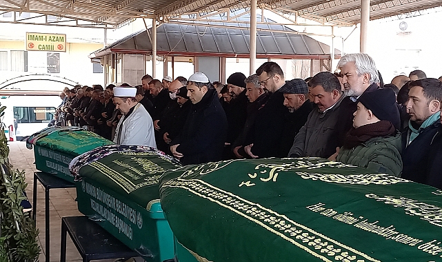 Trafik kazasında ölen anne, baba ve kızının cenazesi defnedildi