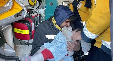 1,5 yaşındaki Masal depremden 55 saat sonra enkazdan çıkarıldı
