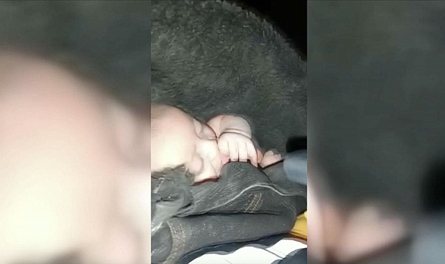 2 aylık bebek enkazdan elini emerek çıktı