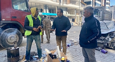 20 tır yardım ile 3 gündür deprem bölgesinde