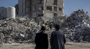 "84 bin 726 bina yıkık, acil yıkılacak ve ağır hasarlı olarak tespit edildi"