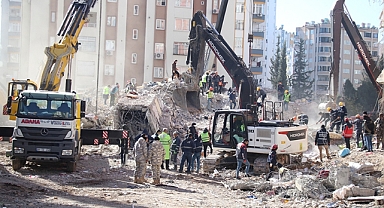 Adana'da depremde yıkılan binalarla ilgili 62 gözlatı