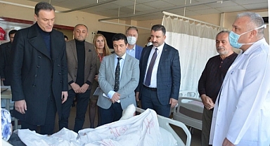 AK Parti'den Konak'a gelen depremzedelere ziyaret