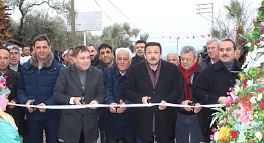AK Parti'li Dağ, İzmir'de çiçek festivaline katıldı