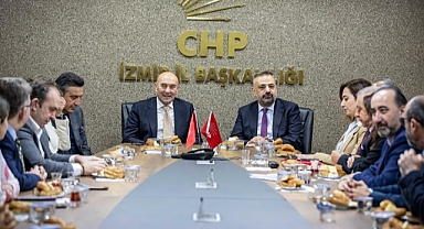 Başkan Soyer, CHP İzmir İl Başkanlığı’nı ziyaret etti