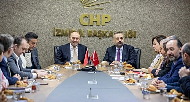 Başkan Soyer, CHP İzmir İl Başkanlığı’nı ziyaret etti