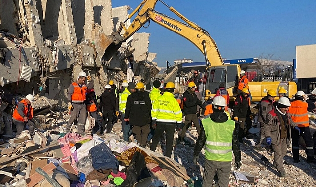 Belediye ekibi Hatay’da yaraları sarıyor