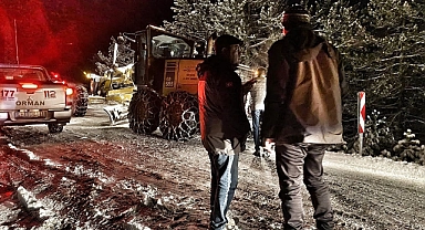 Dağda mahsur kalan 60 öğrenci kurtarıldı