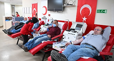 Deprem acısı taze olan İzmir'den deprem bölgesine kan bağışı