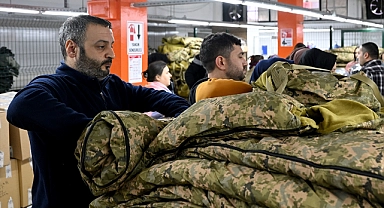 Deprem bölgesine uyku tulumu ve mont gönderdi