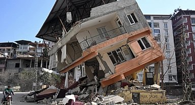 "Deprem konutlarıyla ilgili herhangi bir malzeme sıkıntısı yok"