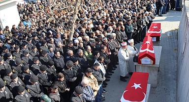 Depremde ölen astsubay ile ailesi, Denizli'de toprağa verildi