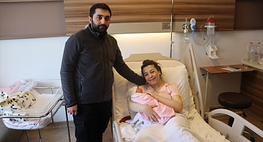 Depremden kurtulan ailenin bebeği Denizli'de dünyaya geldi