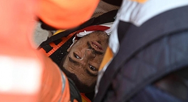 Depremin 155. saatinde zihinsel engelli genç enkazdan kurtarıldı