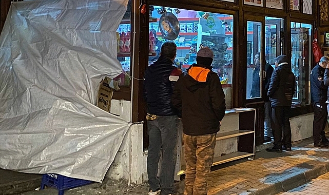 Depremzedeler için toplanan yardım malzemelerini sattığı iddia edilen şüpheli yakalandı