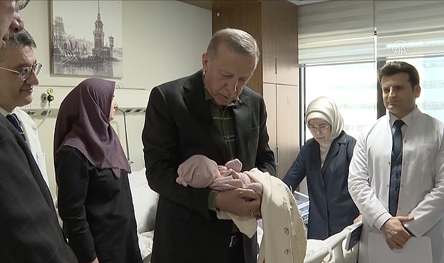 Erdoğan, depremzedenin bebeğine 'Ayşe Betül' ismini verdi