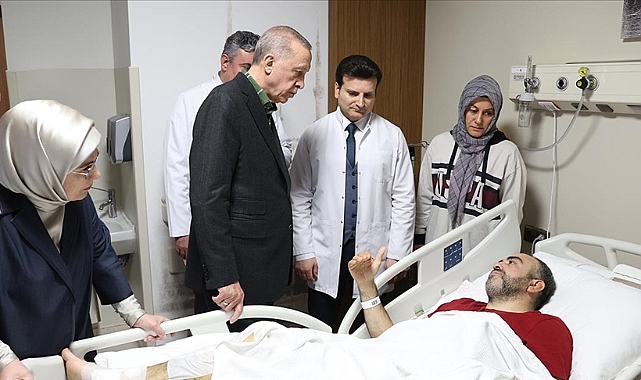 Erdoğan, hastanedeki depremzedeleri ziyaret etti
