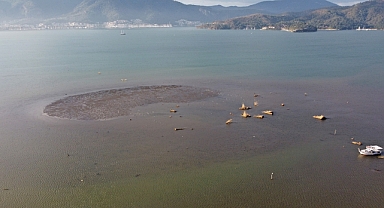 Fethiye'de deniz suyu çekildi