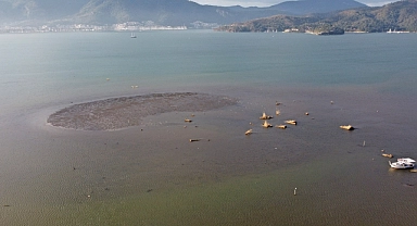 Fethiye'de deniz suyu çekildi