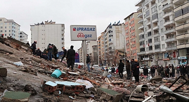 İYTE' li 4 kişi depremde hayatını kaybetti
