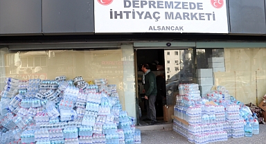 İzmir'de ağırlanan depremzedeler için market açıldı