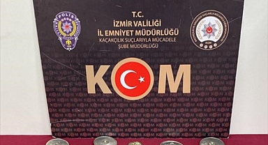 İzmir'de bir tırda 677 tarihi eser ele geçirildi