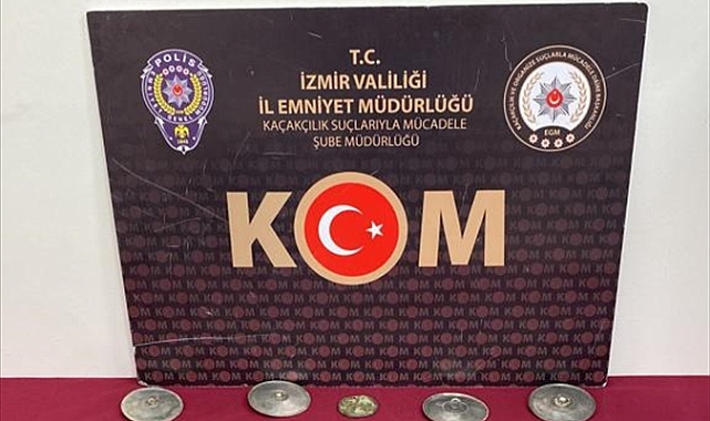 İzmir'de bir tırda 677 tarihi eser ele geçirildi