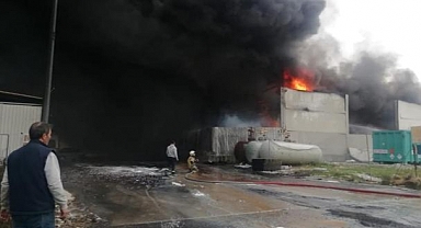 İzmir'de geri dönüşüm tesisinde yangın