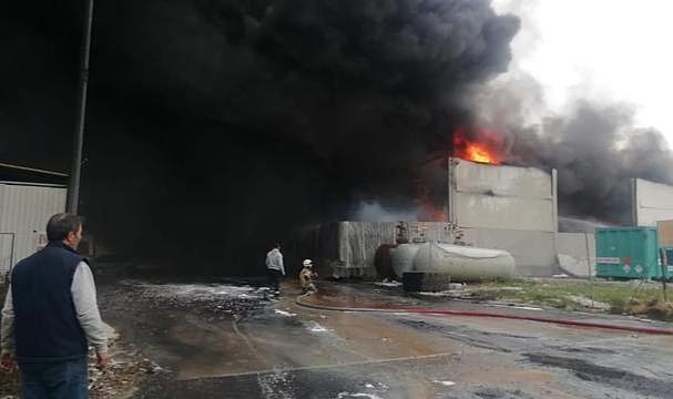 İzmir'de geri dönüşüm tesisinde yangın