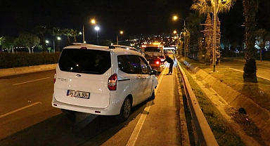 İzmir'de hafif ticari araçla çarpışan motosikletin sürücüsü öldü