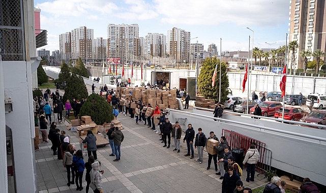 İzmir'de spor kulüpleri deprem bölgesi için yardım toplamayı sürdürüyor