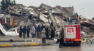 İzmir'den deprem bölgesine 1345 personel sevk edildi