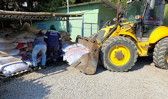 İzmir Kınık’tan Afetzedelere Yem Desteği