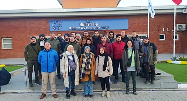 Kınık’taki gönüllü öğretmenlerden depremzedelere yardım