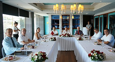 Kıyı Ege Belediye Başkanları  Maaşlarını depremzedelere bağışladı