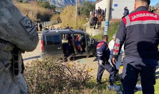 Otomobilde silahla vurulmuş halde 3 kişinin cesedi bulundu