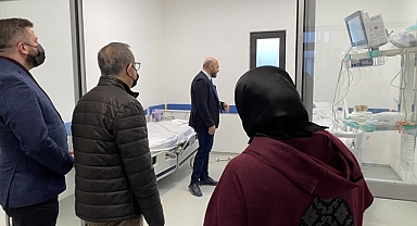 Tedavi altına alınan depremzedeleri ziyaret ettiler