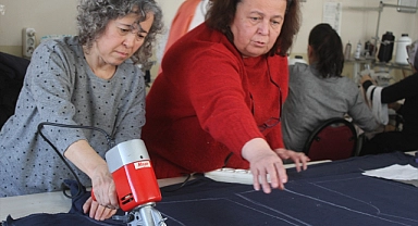 Torbalı Halk Eğitim Merkezinde deprem bölgesi için üretim devam ediyor