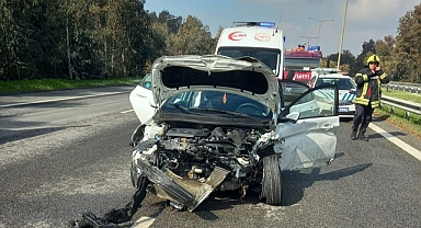 Ambulans ekibine otomobil çarptı, 1 sağlıkçı öldü