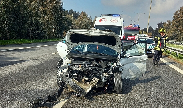Ambulans ekibine otomobil çarptı, 1 sağlıkçı öldü
