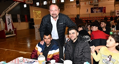 Başkan Gümrükçü Dayanışma Gönüllüsü Gençlerle Buluştu